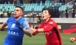  記者談海港后衛明天：從津門(mén)虎到海港環(huán)境變了，他需主動(dòng)去適應