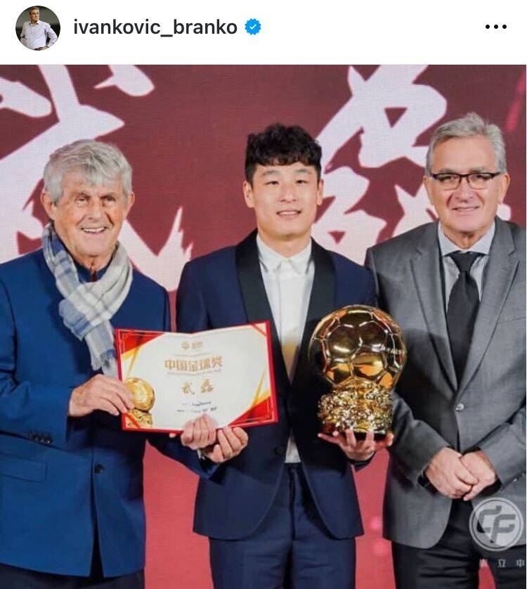  出席中國金球獎頒獎儀式，伊萬(wàn)曬與武磊、米盧同框照片