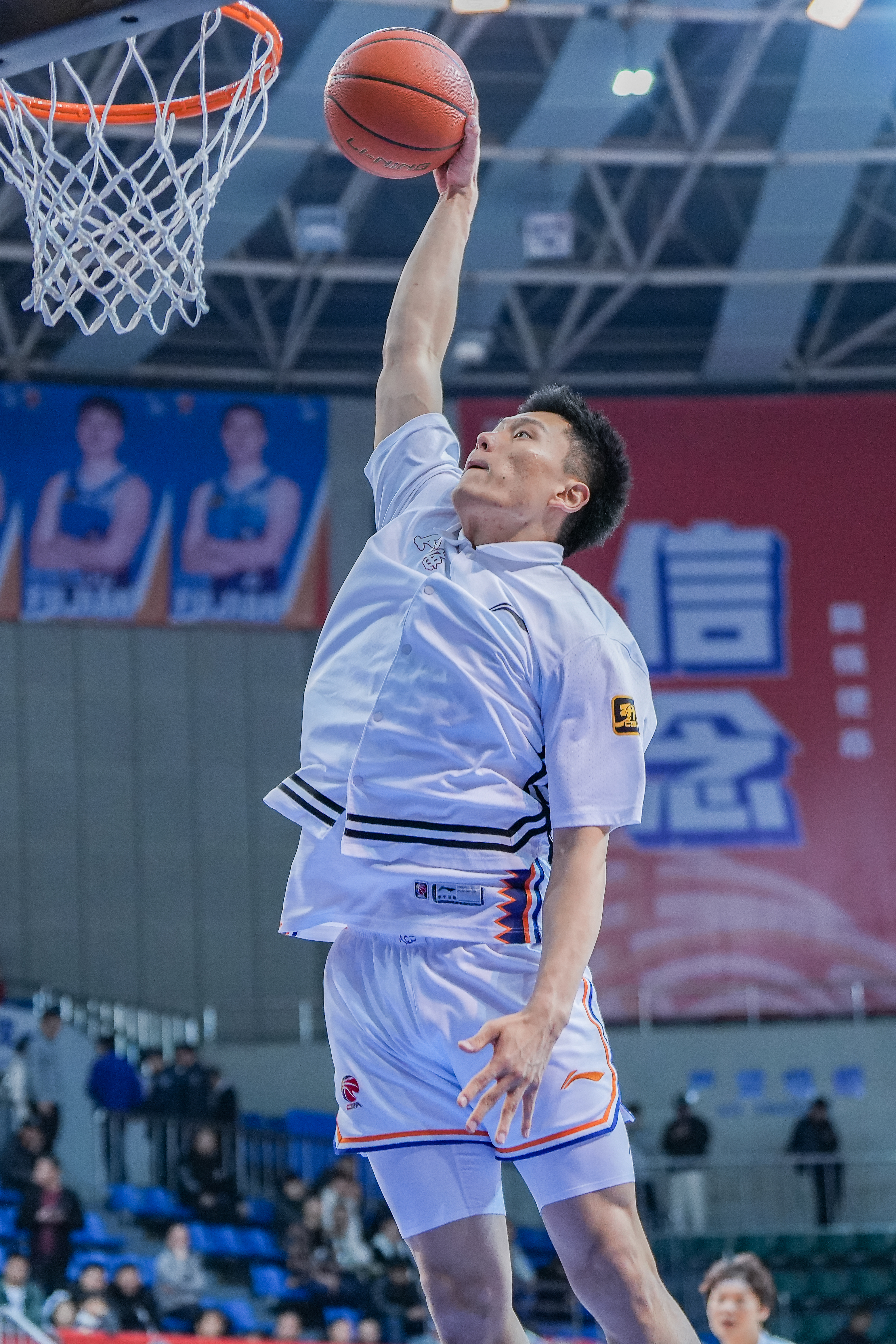  持續漲球！上海男籃“李花”組合—李弘權、李添榮