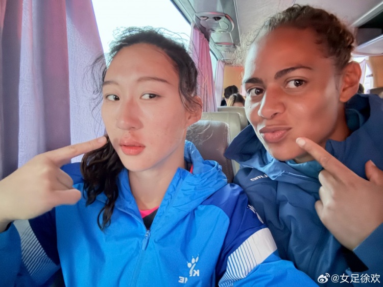  神勇！女足國門(mén)徐歡曬照，比賽中被球砸臉仍力保球門(mén)不失