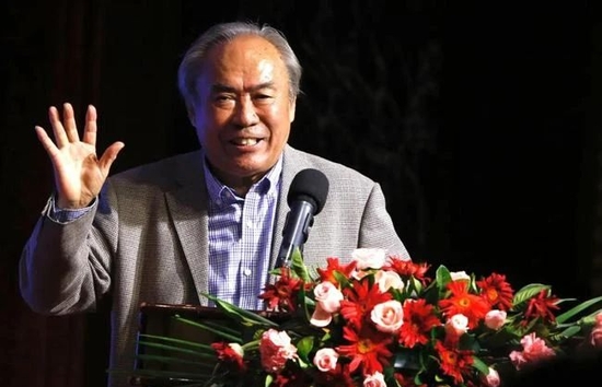  詹俊悼念嚴俊君：《足球》報伴隨著(zhù)我成長(cháng)，是我和父親共鳴的橋梁
