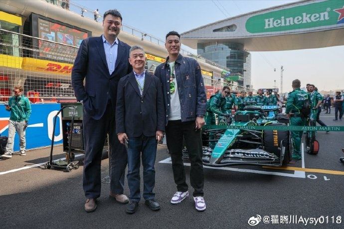 聯(lián)動(dòng)F1！翟曉川曬與姚明、阿隆索、范志毅、周冠宇等的合照